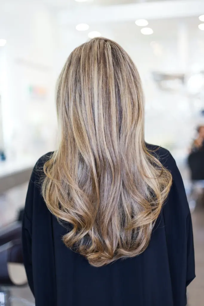 Blonde hand-tied hair extensions